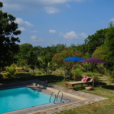 Bed and Breakfast Treasure Rock Kirinda  Exterior foto