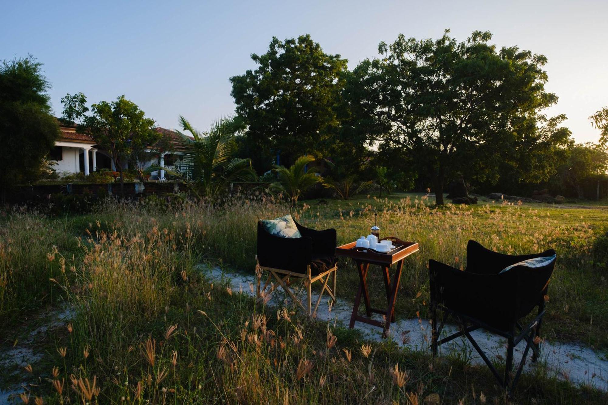 Bed and Breakfast Treasure Rock Kirinda  Exterior foto